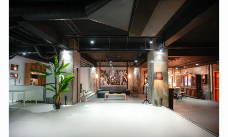 Elevate Your Event Experience in Istanbul's Chic Studio - Image 3