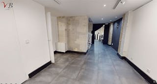 Central Paris Showroom next to Louis Vuitton HQ near Marais - Image 5