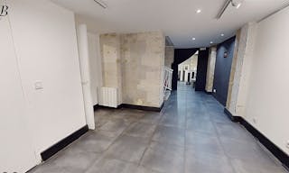 Central Paris Showroom next to Louis Vuitton HQ near Marais - Image 5