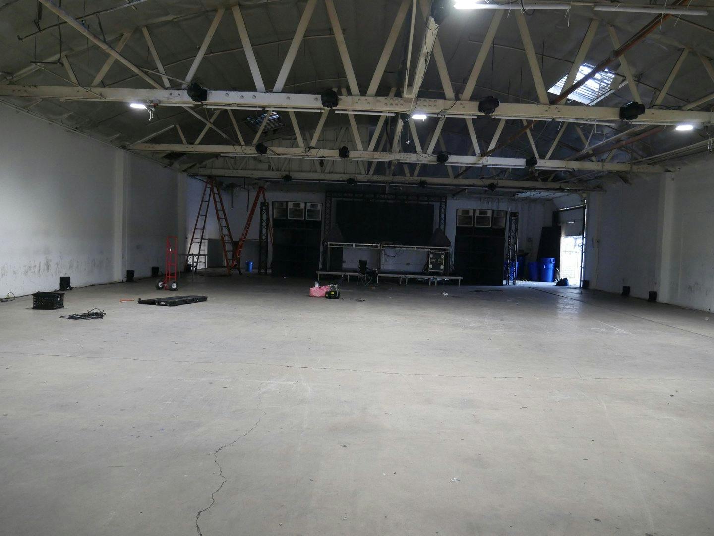 Large Industrial Warehouse Space Multiuse in Los Angeles