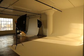 Modern Space w/ Natural Light and Cyc Wall- Industrial Construction Production Studio - Image 3