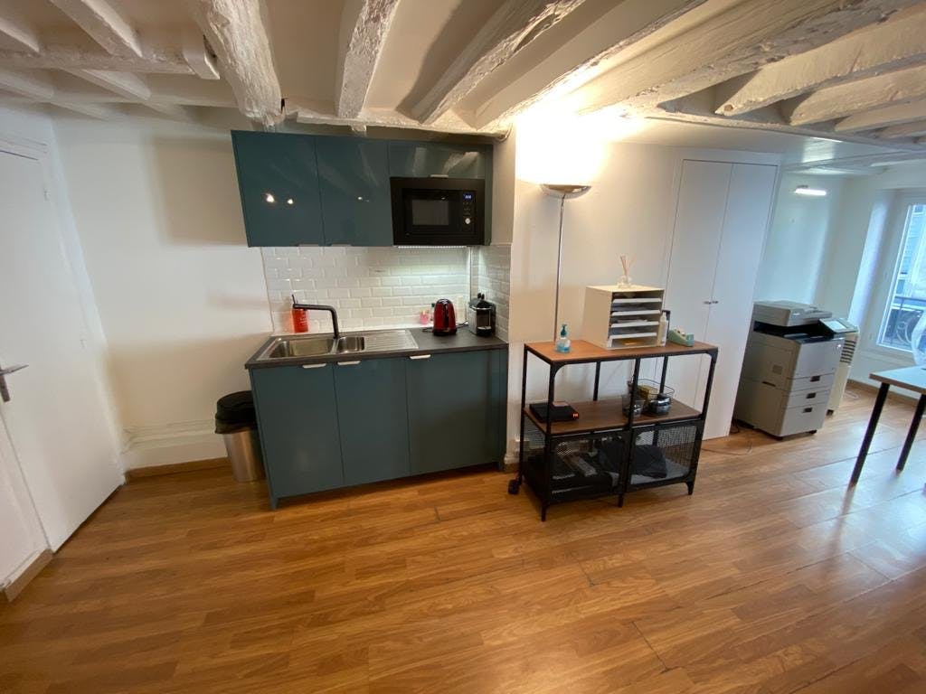 52 Square Meter Office Space on Rue Poissonniere, Paris