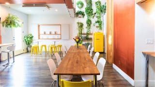 Brilliant Contemporary Loft - Image 7