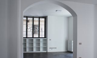 Prestigioso spazio in edificio d'epoca, con 5 vetrine su strada - Image 4