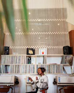 Retail store with coffee shop on Melrose and Fairfax avenue - Image 1
