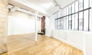 Showroom on Rue Charlot - Image 5