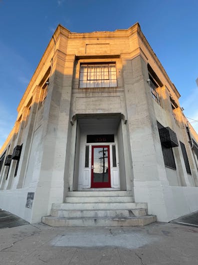 Historic Lithography Factory Turned Dynamic Daylight Studio and Event Space - Image 4