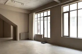 Atypical design gallery & shooting space in the Marais - Image 10
