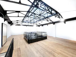  Ce lieu polyvalent accueille des projets variés dans une atmosphère prestigieuse et confidentielle - Image 4