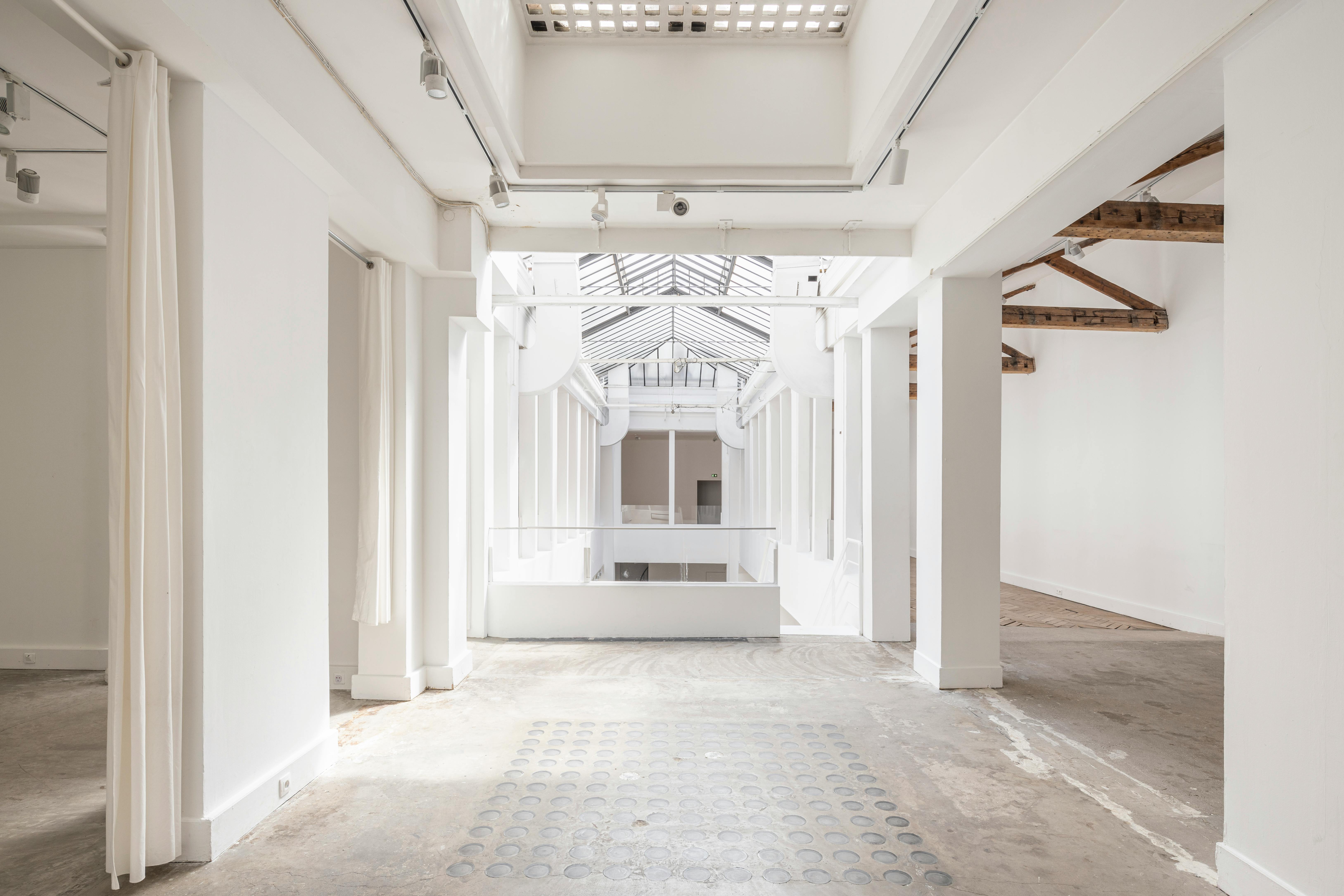 Spacious Industrial Showroom on Rue de Turenne, Paris