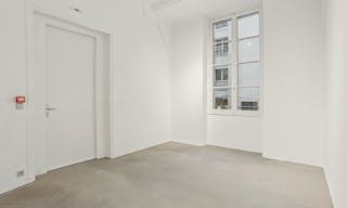 Espace showroom / �v�nement : verri�re, volume et design �pur� - Image 4