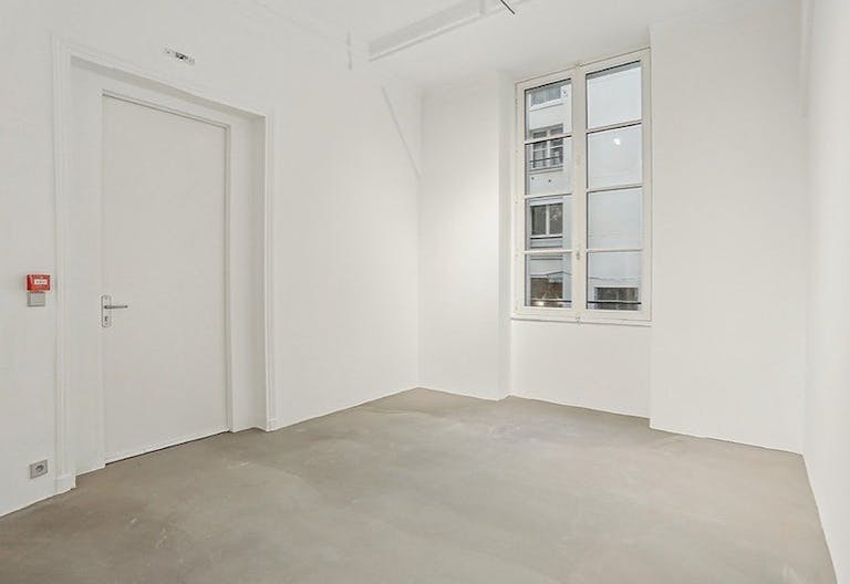 Espace showroom / �v�nement : verri�re, volume et design �pur� - Image 4