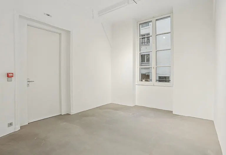 Espace showroom / �v�nement : verri�re, volume et design �pur� - Image 4
