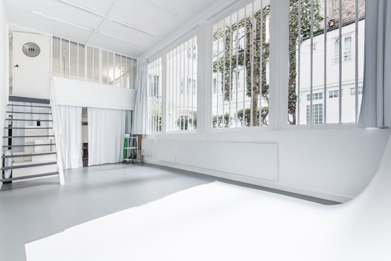 DAYLIGHT STUDIO IN CENTRAL PARIS - Image 4
