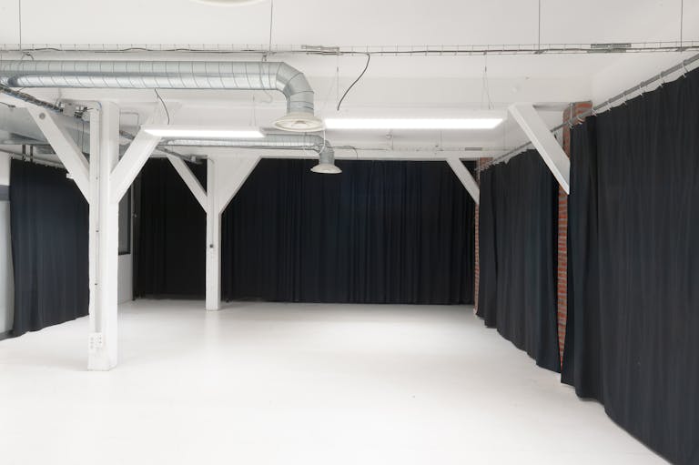 STUDIO PHOTO, RUE SERVAN, PARIS 11 - Image 1