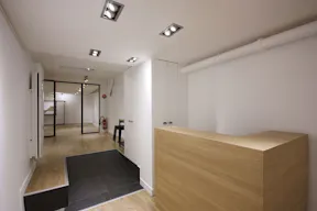 White box Pop Up Boutique Rue Debelleyme - Image 5