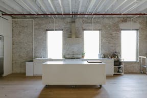 White Commercial Kitchen Photostudio - Image 1