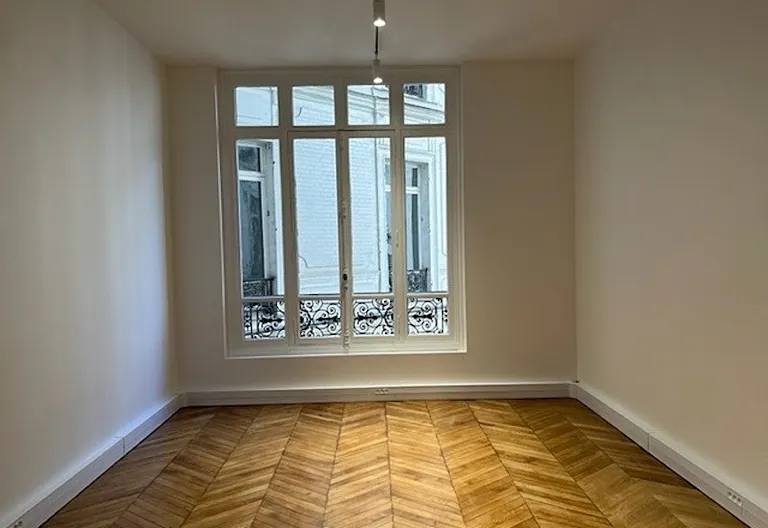 Elegant Apartment Haussmann Boulevard - Paris 8th - Image 3
