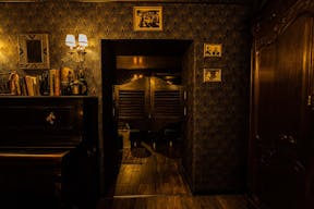 Retour dans le temps dans un magnifique Bar priv� - Image 12