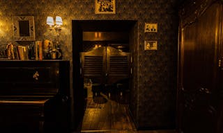 Retour dans le temps dans un magnifique Bar priv� - Image 12