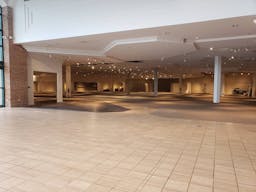 Minimal yet elegant space - NE Grand Rapids Retail Space - Image 6