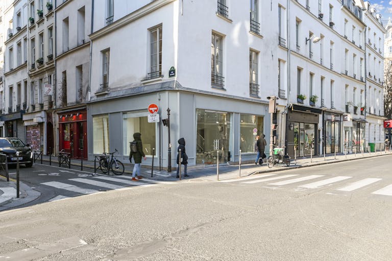 Corner Boutique on Rue de Turenne - Image 1