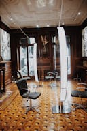 Boutique quartier privil�gi� centre ville de Marseille, espace atypique . - Image 0