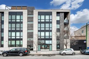 Sun-drenched retail space with 15' Ceilings - Image 13