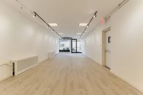 Beautiful White Box in Tribeca - Image 1