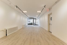 Beautiful White Box in Tribeca - Image 1