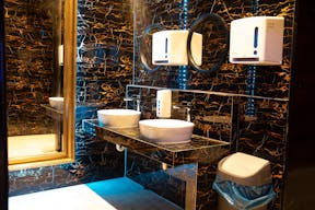 Central Venue with a Berliner Skyline View - Image 17