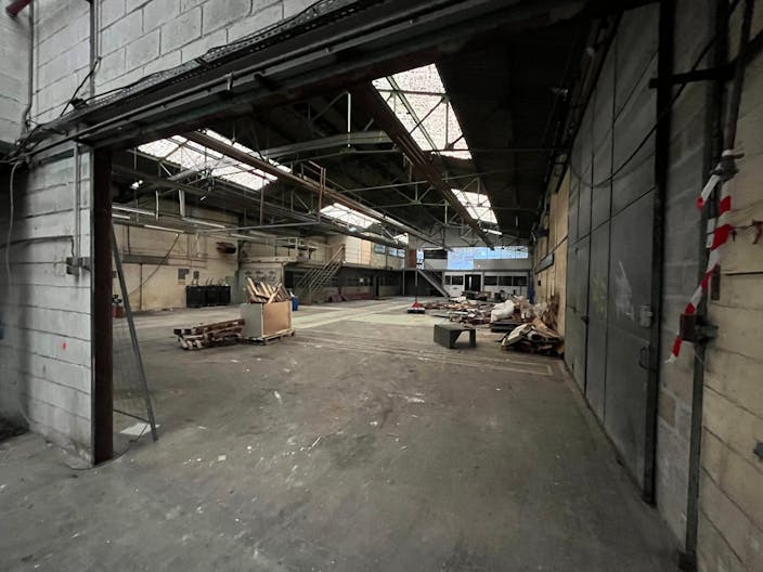 Ancien Atelier de 3000m2 vers La D�fense - Image 3