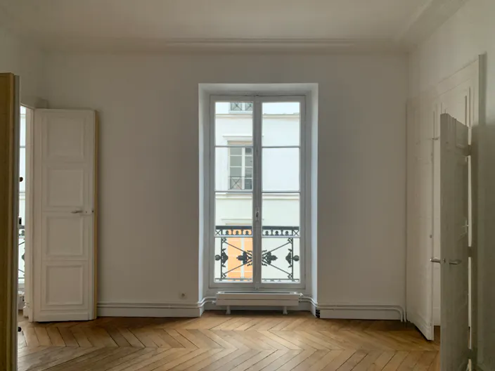 Classic Parisian apartment in the very center of Paris - Image 3