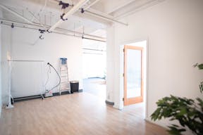 DTLA open space with Rattan Daybed Decor 1,150sf - Image 13