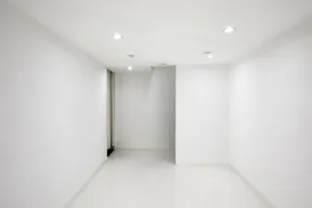Espace white cube sur rue en plein Marseille - Image 8