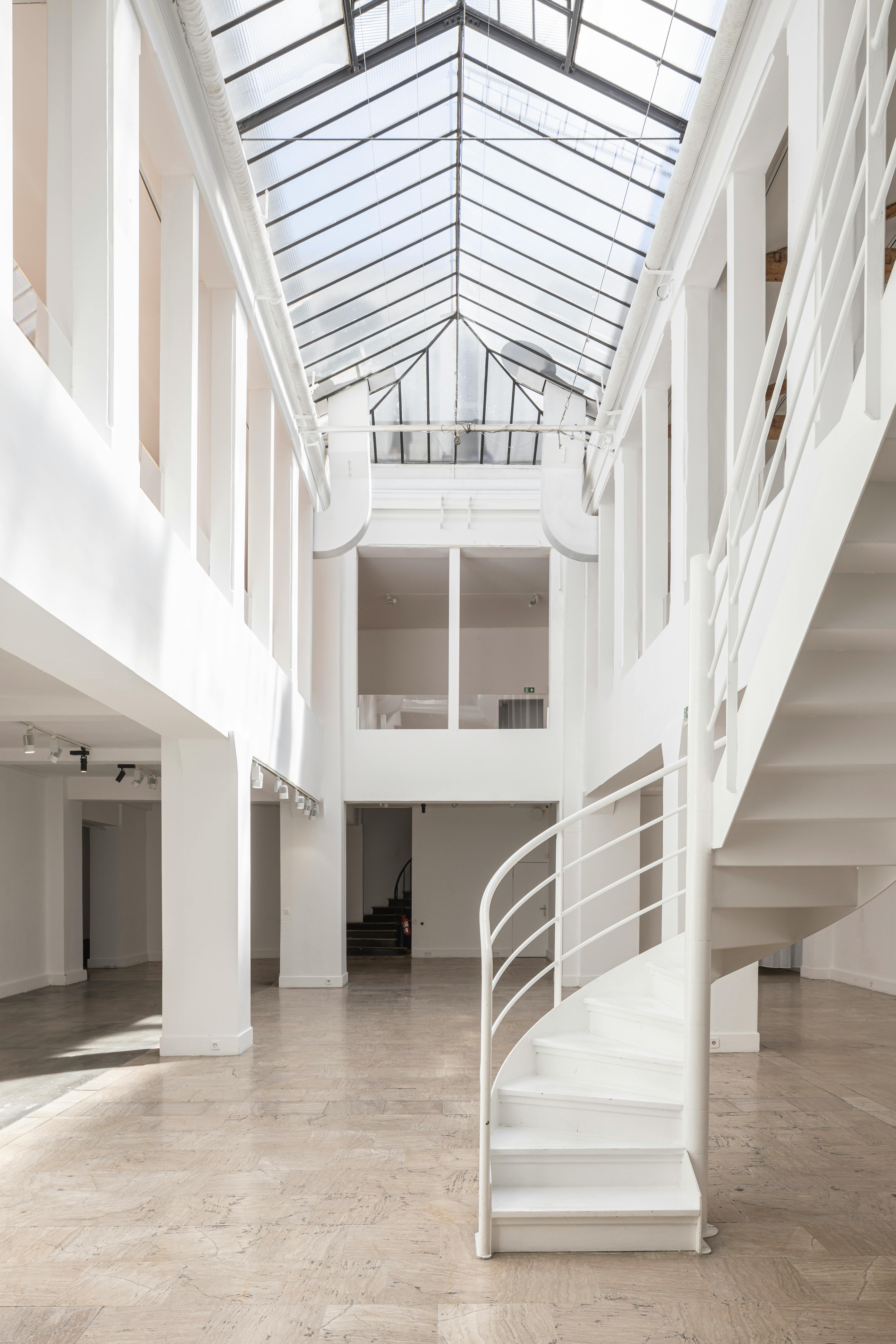 Spacious Industrial Showroom on Rue de Turenne, Paris