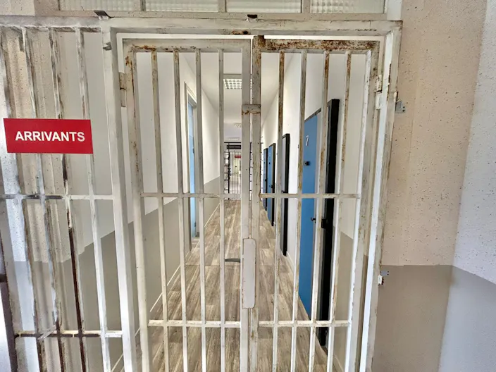 Décor/Lieu de tournage: Centre pénitentiaire / Prison - Image 2