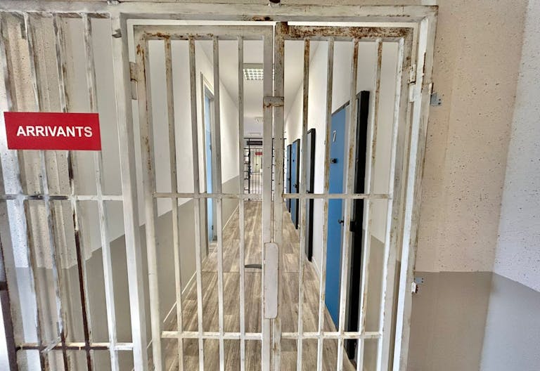 D�cor/Lieu de tournage: Centre p�nitentiaire / Prison - Image 2