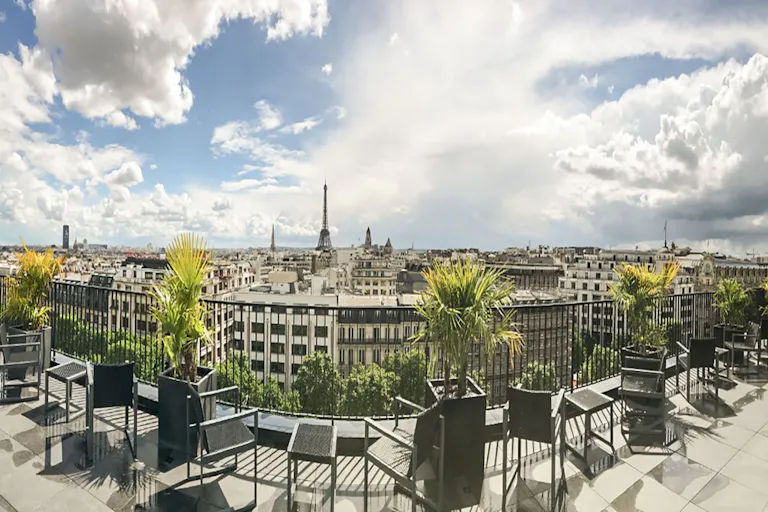 Unique space with the highest rooftop of the Champs-�lys�es - Image 1