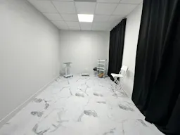 LARGE PRIVATE SALON STUDIO SPACE - Image 11