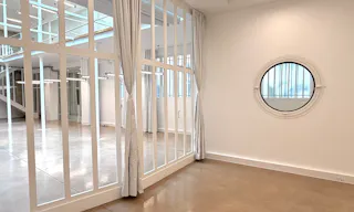 Loft industriel avec verrière zénithale - Image 7