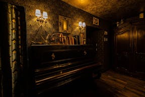 Retour dans le temps dans un magnifique Bar priv� - Image 1