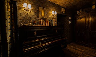 Retour dans le temps dans un magnifique Bar priv� - Image 1