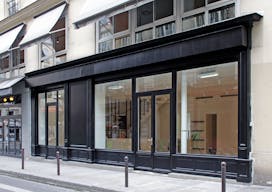 Vast Parisian Showroom at Opéra-Bourse - Image 10