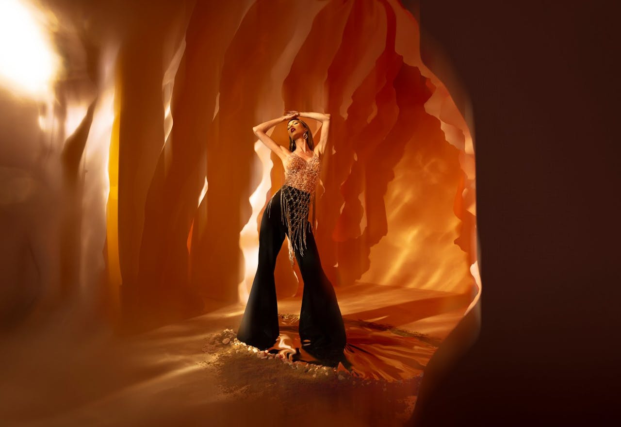 Pre-Lit Cyc Wall Photo Studio - Film / Video Cyclorama with RGB / Design Sets Available - Image 1