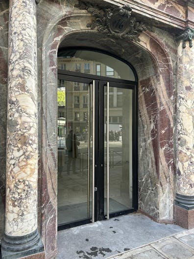 Unique space Boulevard haussmann Paris - Image 4