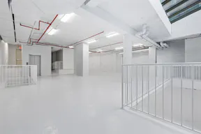 4,500 sq ft Two-Level All-White Storefront in Gramercy - Image 11