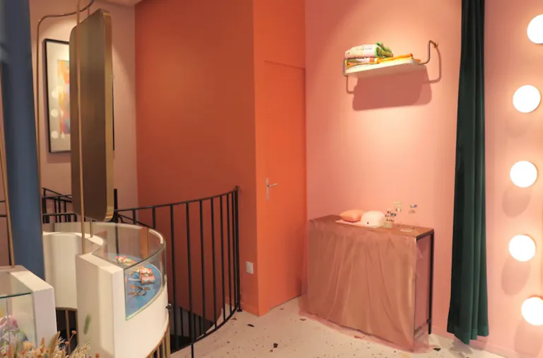 Charming Boutique in Le Marais - Image 4