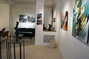 Sophisticated Gallery near Le Bon March� - Image 8