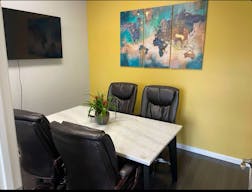 Modern Office Space in Astoria Queens ? Perfect for Meetings, Filming, or Therapy - Image 3